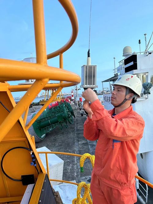 Latest company news about Les avantages de l'AIS AtoN à énergie solaire: une solution durable et fiable pour la navigation maritime